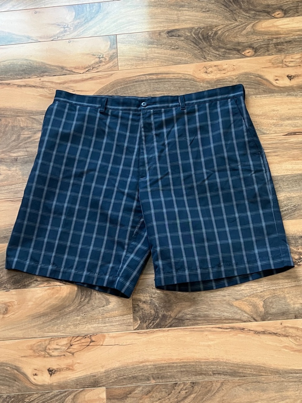 PGA Tour Golf Shorts Mens 42 Plaid Performance Gray Black 9.5 Inseam